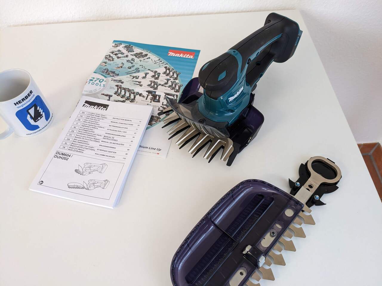 Bildergalerie: Makita DUM604ZX Makita DUM604ZX: Mit 16 Zentimeter ist das Grasscherblatt relativ breit im Vergleich zu anderen Modellen.